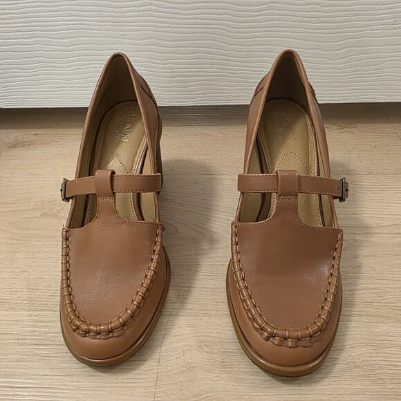 Crown Vintage Tan Leather T-Strap Preppy Academic Classic Verma Pump Heels Sz 9M - Picture 4 of 10